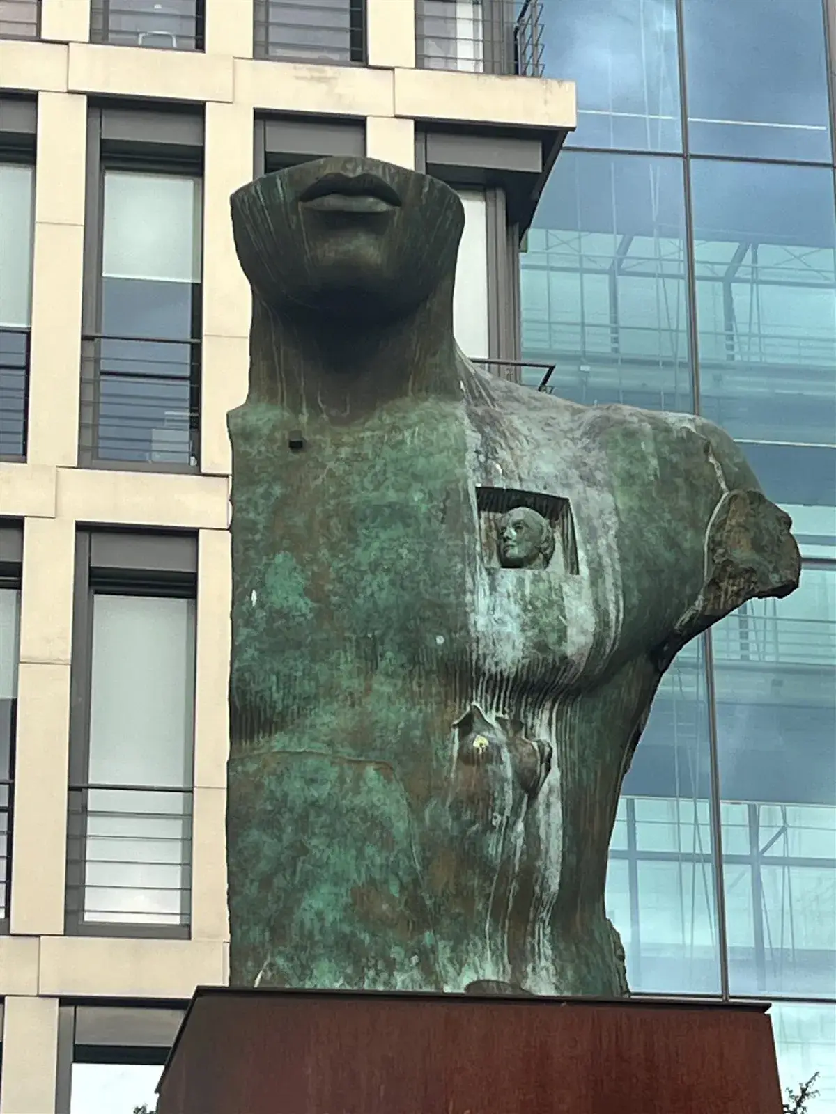Grande Toscano by Igor Mitoraj — front view, ul. Bobrowiecka 6 Warsaw