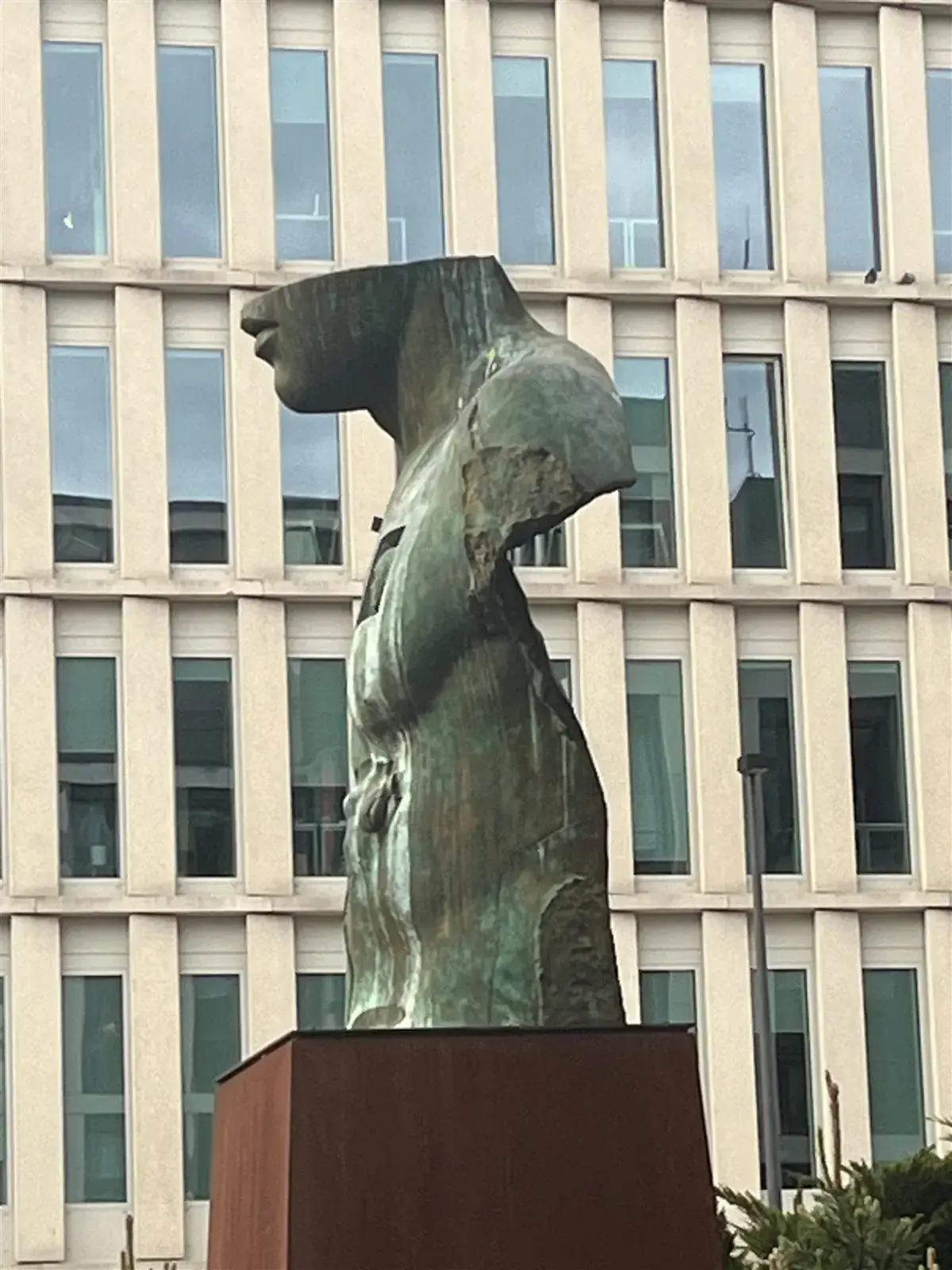 Grande Toscano — Igor Mitoraj, rear view, Warsaw