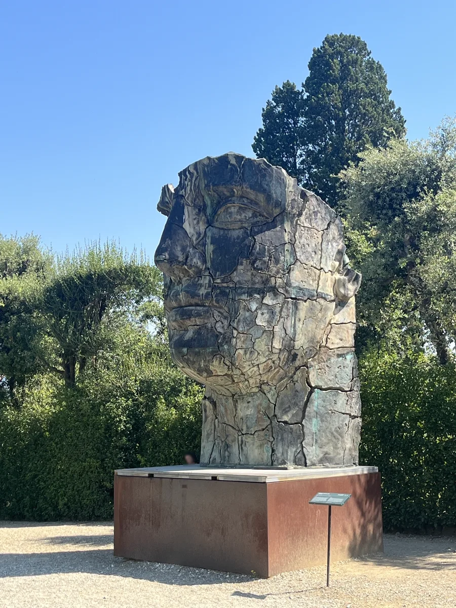 Tindaro Screpolato (1997) by Igor Mitoraj — full view of the 407 cm bronze on its plinth at the Prato dei Castagni, Boboli Gardens, Florence