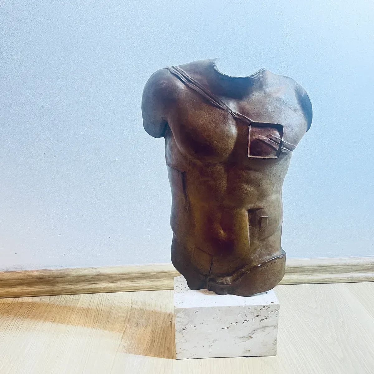 Persée (1988) — Igor Mitoraj, brown patina bronze torso, front view with full musculature, mounted on travertine plinth, private collection