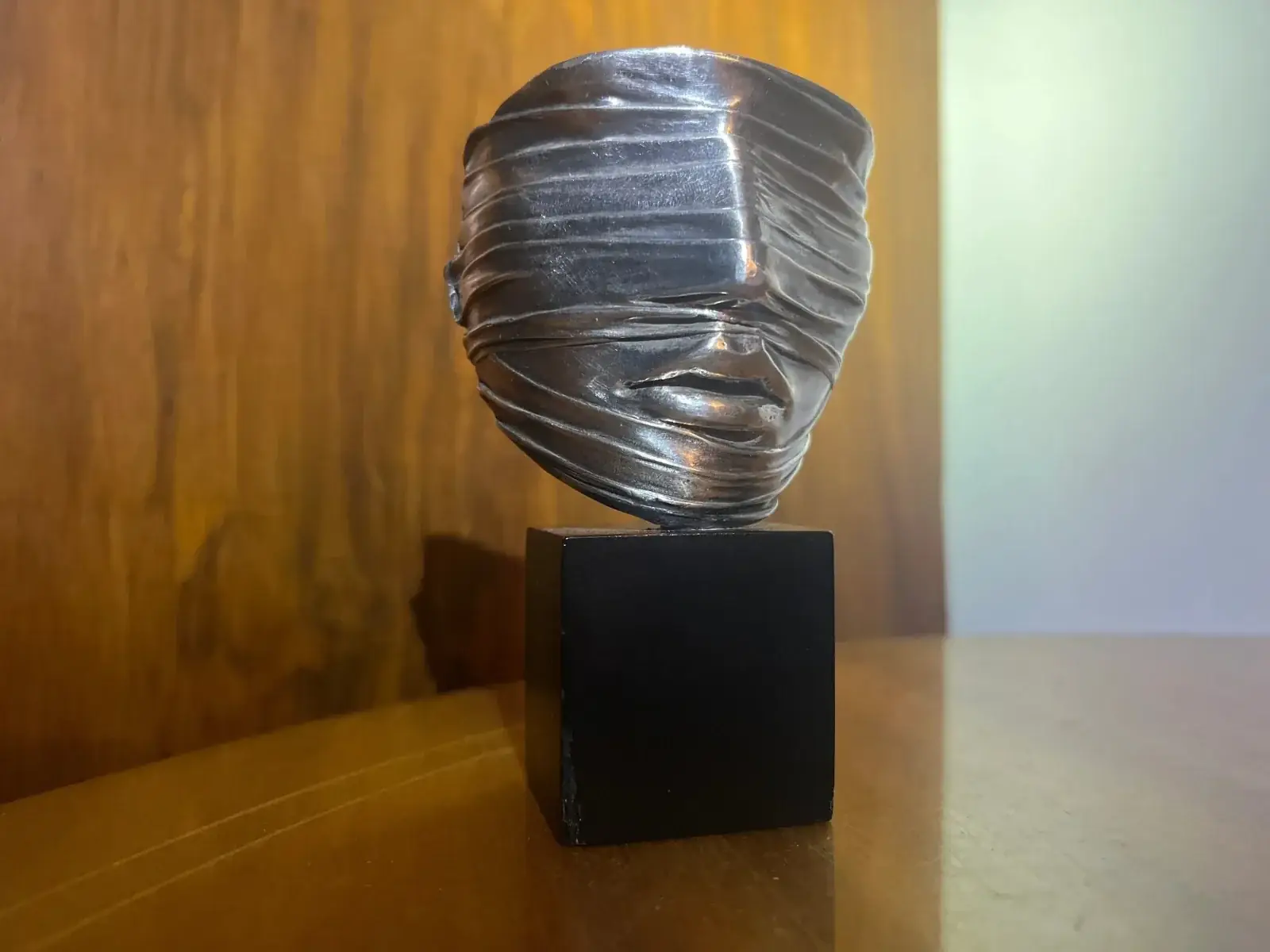 Visage Envoilé — Igor Mitoraj, winding detail close-up