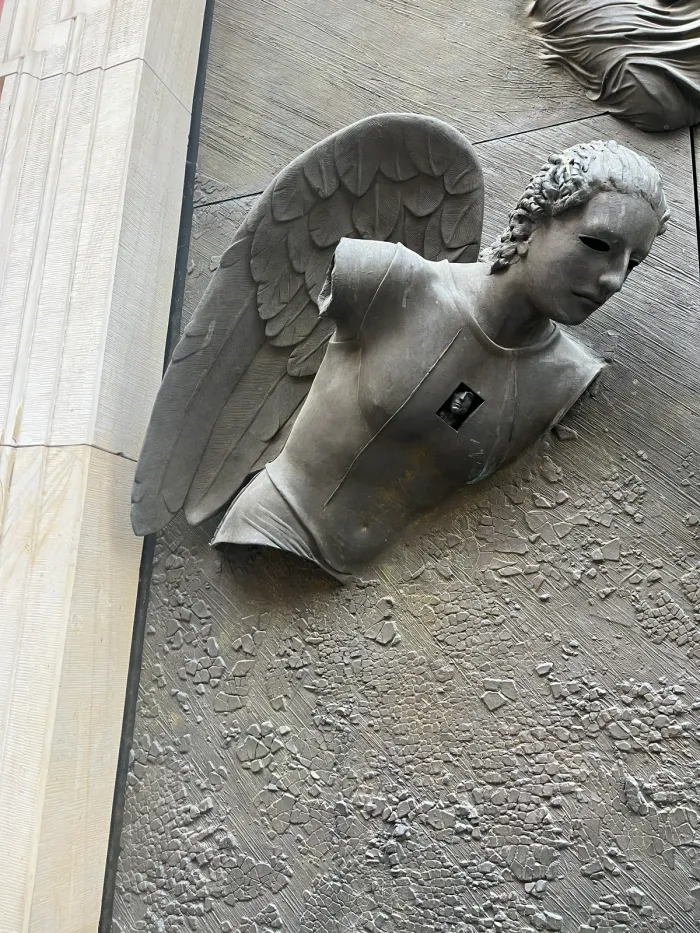 Anielskie Drzwi — angel torso and bust, Mitoraj bronze door, Warsaw
