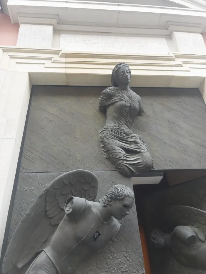 Anielskie Drzwi — door panel relief, Mitoraj Warsaw 2009